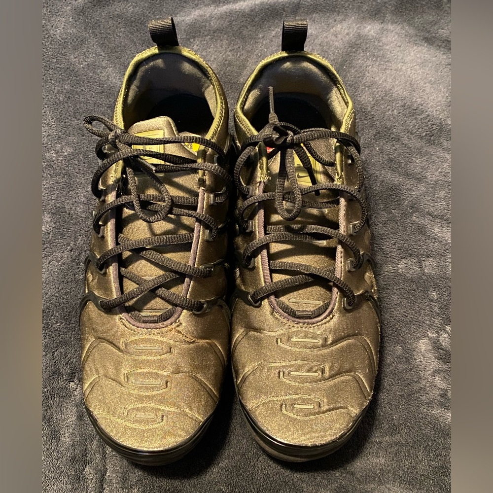 Nike Air VaporMax Plus Men's Olive/Black Low-Top Sneakers